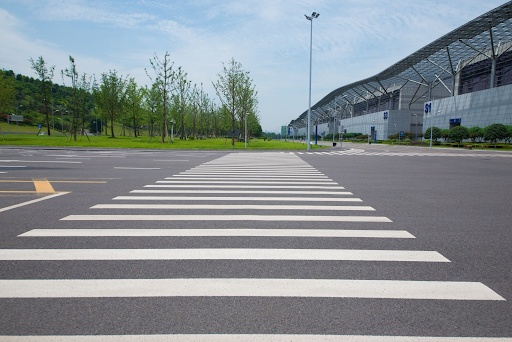 Pedestrian walkway outside a commercial facility